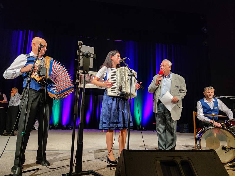 První setkání harmonikářů a heligonkářů ve Strakonicích.