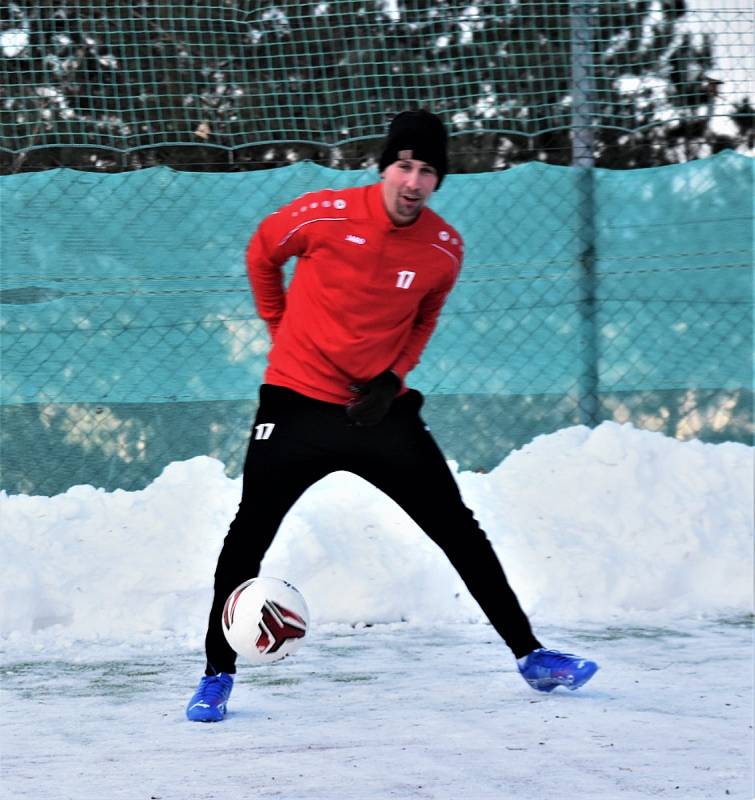 Fotbalisté Junioru Strakonice tráví zimní soustředění ve Lhotě nad Rohanovem.