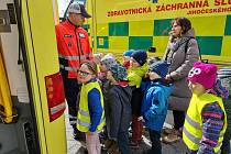 Děti ze strakonické MŠ Stavbařů se seznámily s prací zdravotnických záchranářů.
