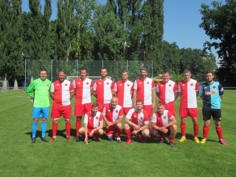 Pro Jakoubka hrály fotbal i výběry fanoušků Slávie a Sparty Praha.