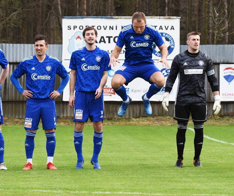 Fotbalová divize: Otava Katovice - Petřín Plzeň 3:0 (2:0).