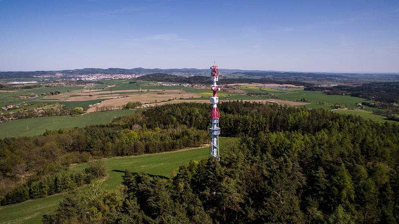 Rozhledna Velký Kamýk, Velké Nepodřice. Železná rozhledna, která zároveň slouží jako vysílač mobilního operátora. Z vyhlídkové plošiny ve výšce 31 m je hezký výhled na Písecké hory, Brdy nebo Šumavu. Celková výška vysílače je 65 m.