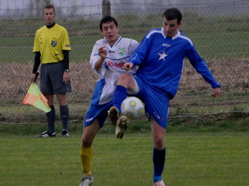 Osek (v bílém) se doma rozešel s Vodňany smírně 1:1.