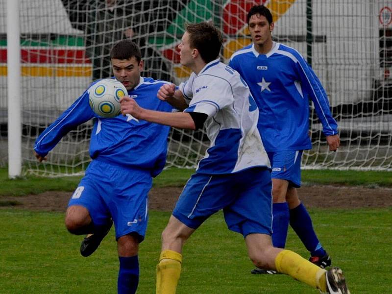 Osek (v bílém) se doma rozešel s Vodňany smírně 1:1.