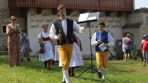 Premiérovou kulturní akci v komorním duchu zažila v sobotu 19. června tvrz Mladějovice.
