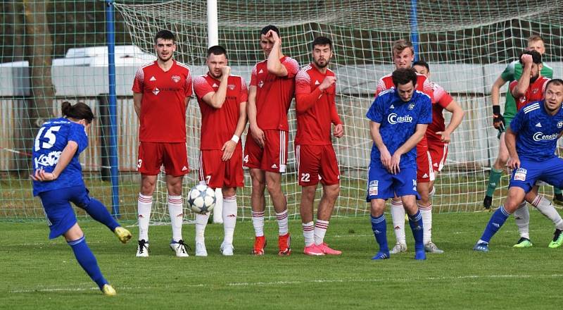 Fotbalová divize: Otava Katovice - Petřín Plzeň 3:0 (2:0).