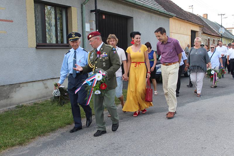 Odhalení obnoveného a opraveného pomníku v Nových Kestřanech.