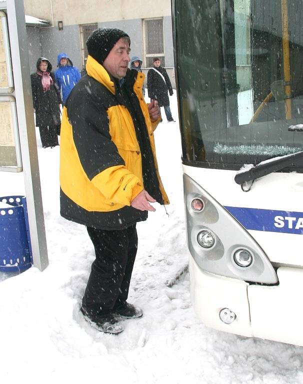 těžké chvilky mají i řidiči autobusů.