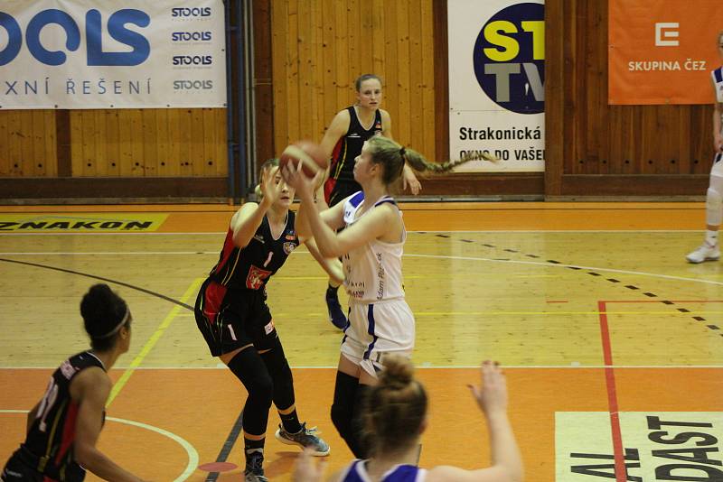 Strakonické basketbalistky podlehly Hradci Králové 41:91.