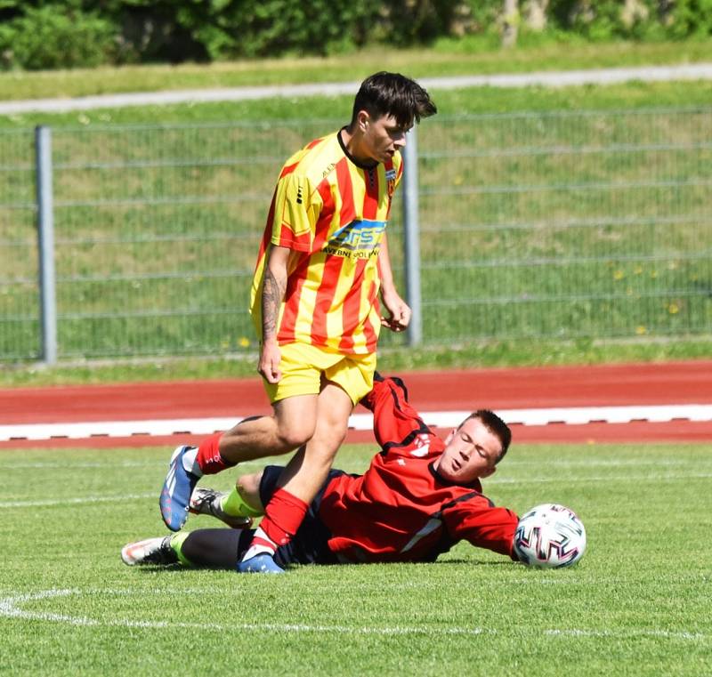 Divize staršího dorostu: Junior Strakonice - Senco Doubravka 3:2 (1:1).