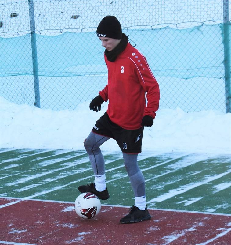 Fotbalisté Junioru Strakonice tráví zimní soustředění ve Lhotě nad Rohanovem.