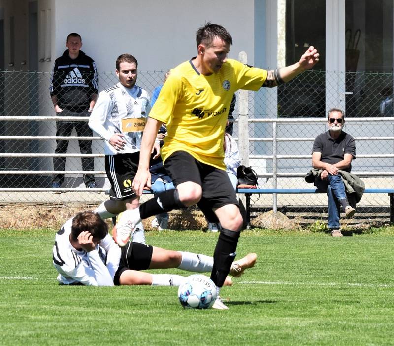 Fotbalová I.B třída: Sousedovice - Lhenice 1:2 (1:1).