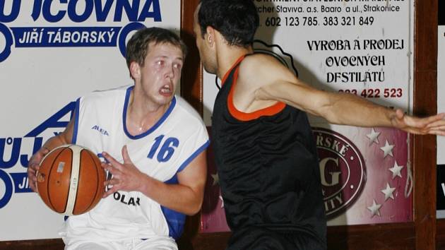 Strakoničtí basketbalisté na úvod nového ročníku II. ligy hostili Karlovy Vary. Po dramatickém boji prohráli 81:87.