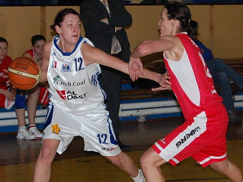 Basketbalistky Strakonic vyhrály v sobotu veledůležitý souboj s Hradcem Králové 67:59.