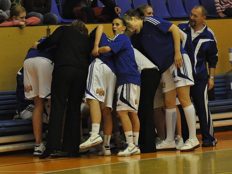 Strakonické basketbalistky porazily doma Valosun Brno o 25 bodů.