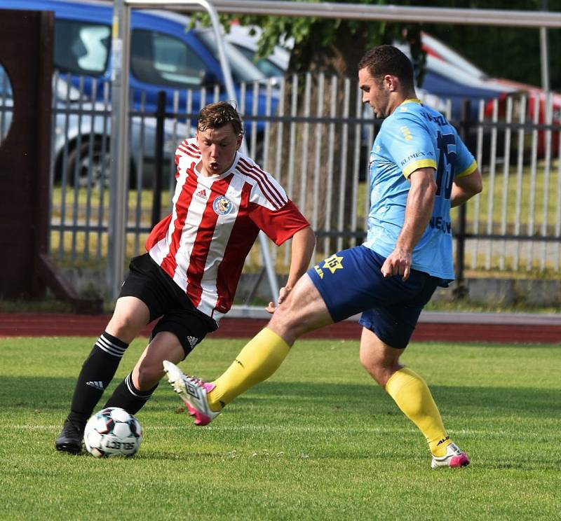 Přípravný fotbal: Blatná - Nepomuk 5:2. Domácí fotbalisty již vedl nový trenér Jaroslav Voříšek.