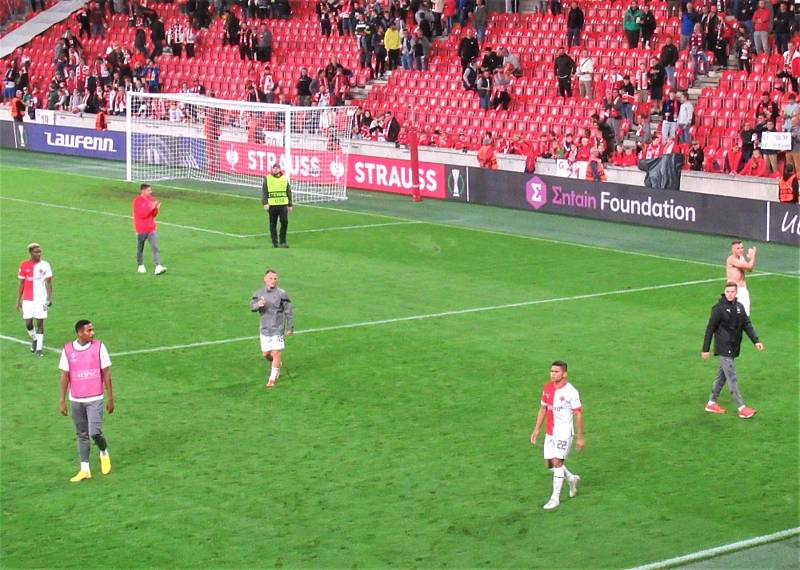 Strakoničtí fandové Slavia Praha vyrazili na Konferenční ligu proti FC Ballkani.