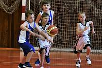 V rámci Vánočního basketbalového turnaje se utkaly výběry U10 BK Strakonice a SKB Strakonice.