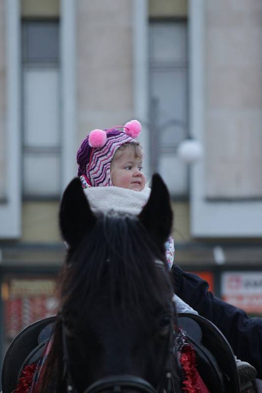 Již 8. ročník Mikulášské nadílky bez hluku petard se konal na vodňanském náměstí.