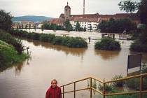 Jez u strakonického hradu pohltila řeka Otava.