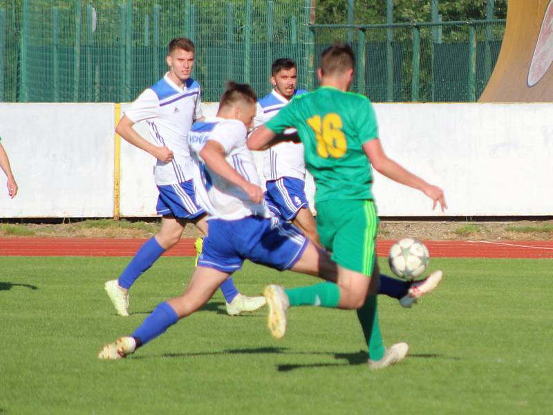 Fotbalová A třída: Prachatice - Vodňany 4:2.