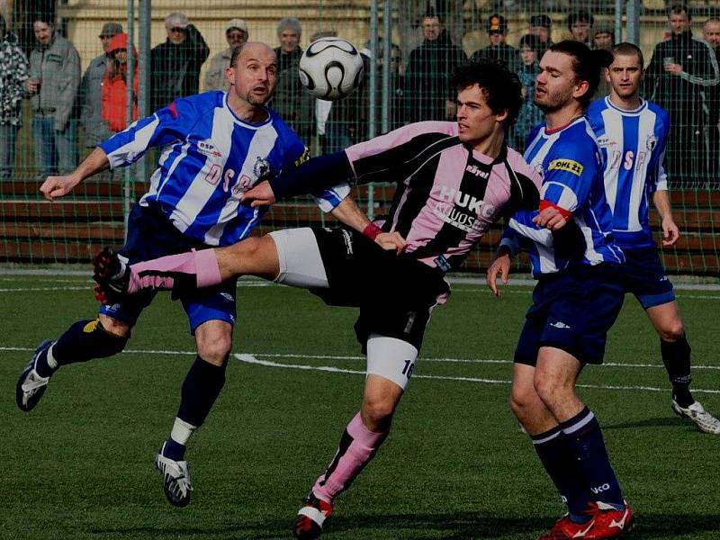 Fotbalisté Strakonic v Domažlicích celý zápas vedli, nakonec ale jen remizovali 4:4.