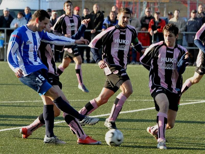 Fotbalisté Strakonic v Domažlicích celý zápas vedli, nakonec ale jen remizovali 4:4.