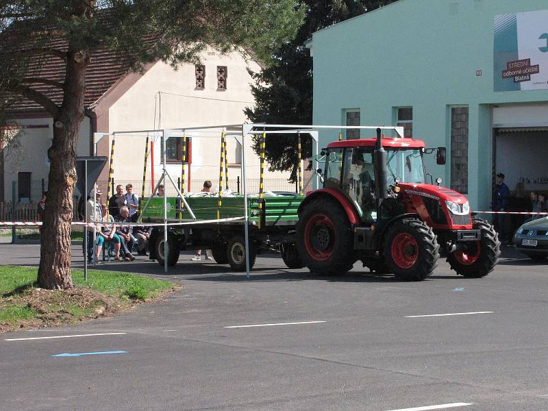 Nová plocha nádvoří umožnila soutěžní prvky umístit tentokrát jinak než v předchozích letech. Trať byla technicky náročnější a pořádně některé závodníky potrápila.