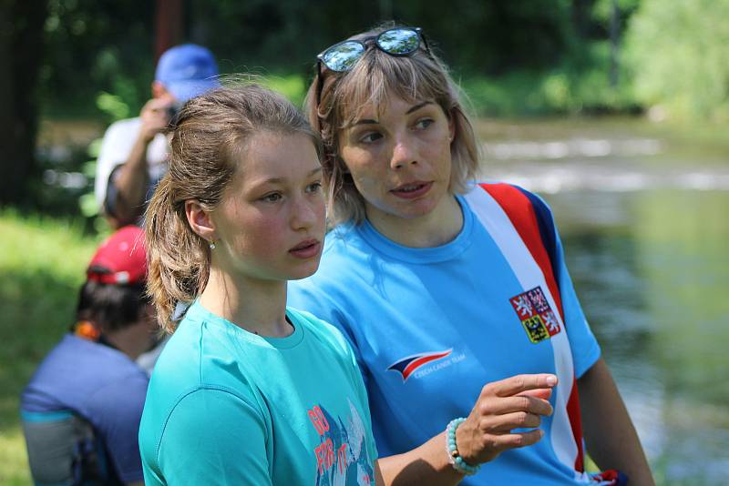 Výkony mladých vodních slalomářů sledovaly i české hvězdy tohoto sportu.