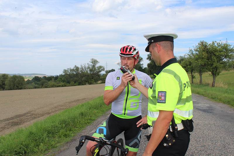 Policisté kontrolovali na několika místech okresu cyklisty a v různé denní i noční hodině