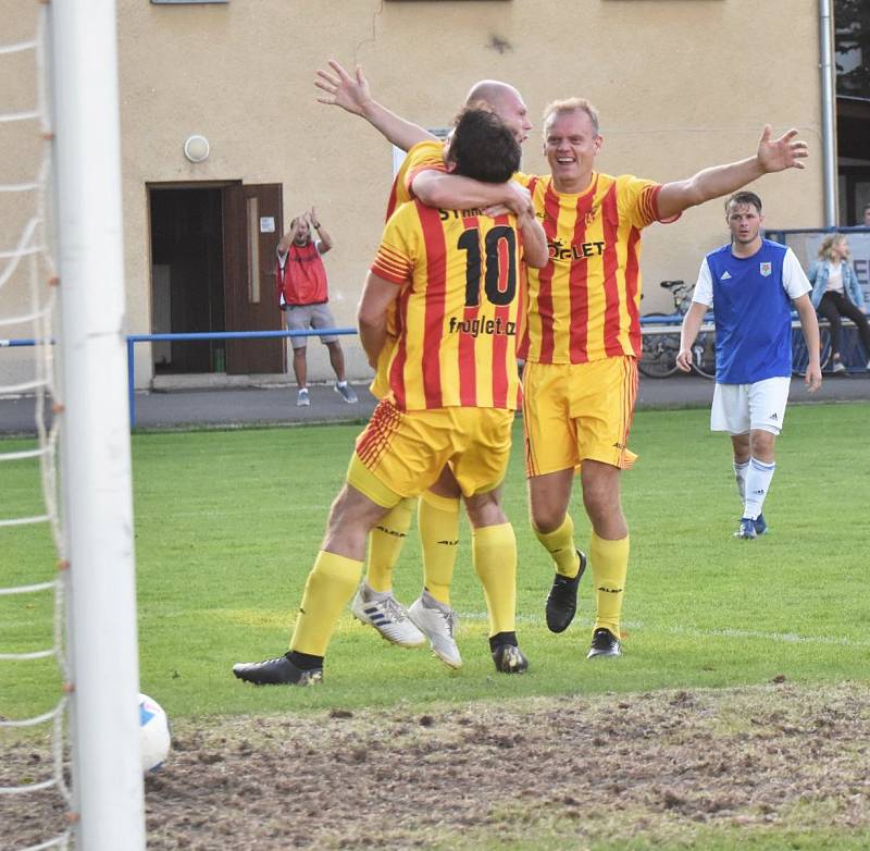 Fotbalový krajský přebor: Junior Strakonice - Třeboň 2:1.