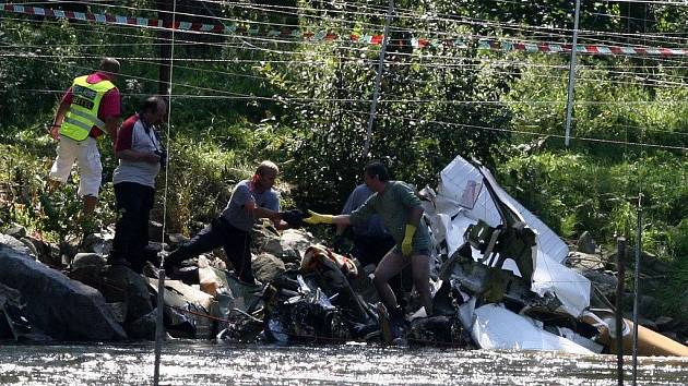 Ve Strakonicích na Podskalí havarovalo 16. srpna těsně před desátou hodinou dopoledne lehké motorové letadlo Cesna. Při nehodě zemřeli tři dospělí lidé. Z trosek letadla se podařilo vyprostit desetiletou dívku, která je ve velmi vážném stavu.