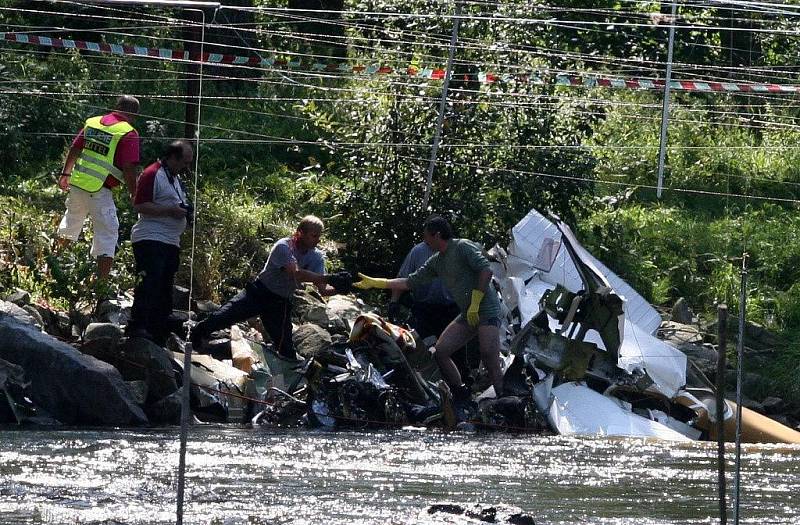 Ve Strakonicích na Podskalí havarovalo 16. srpna těsně před desátou hodinou dopoledne lehké motorové letadlo Cesna. Při nehodě zemřeli tři dospělí lidé. Z trosek letadla se podařilo vyprostit desetiletou dívku, která je ve velmi vážném stavu.