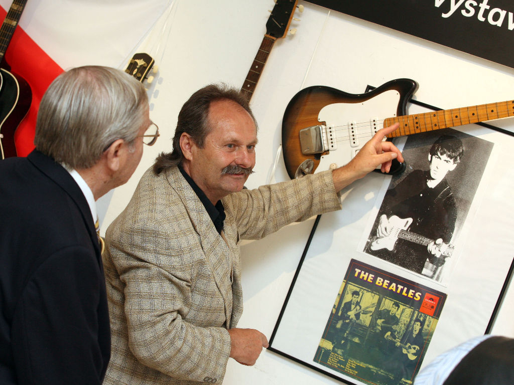 Kytaru slavných Beatles můžete vidět v Blatné - Klatovský deník