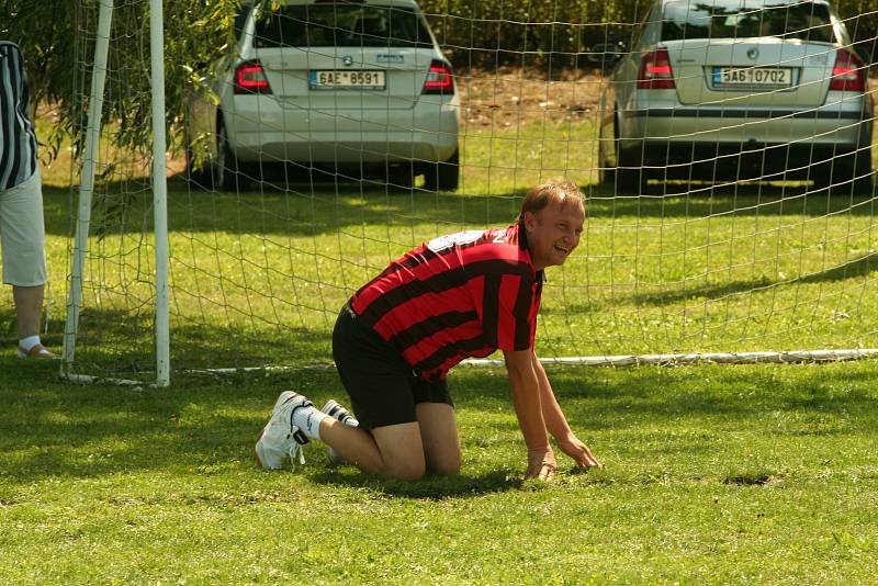 Součástí pouti byl fotbalový zápas Ženatí versus Svobodní, který skončil výsledkem 9:6. Nechyběly ani pouťové atrakce.