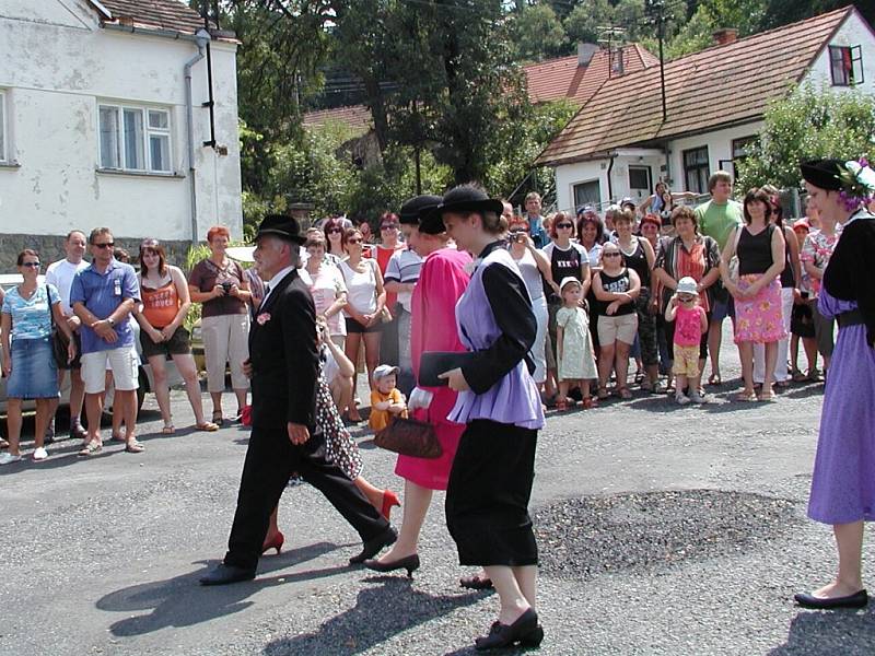 Součástí setkání rodáků v Tažovicích bylo odhalení sochy sv. Floriana