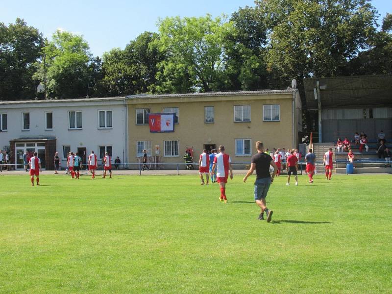 Pro Jakoubka hrály fotbal i výběry fanoušků Slávie a Sparty Praha.