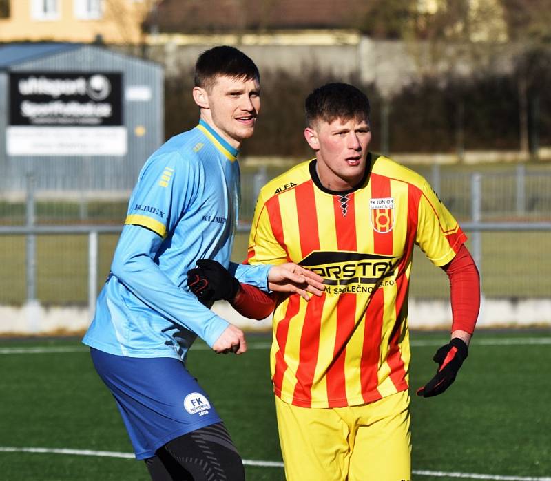 Přípravný fotbal: Junior Strakonice - Nepomuk 6:2 (4:0).