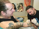 Tetování - Pavel Koubek a Luděk Otruba.