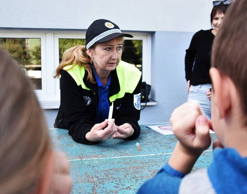 Děti si užily krásné dopoledne na kolech i koloběžkách. Foto: Jan Škrle