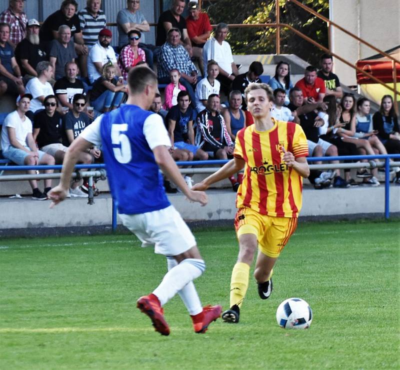 Fotbalový krajský přebor: Junior Strakonice - Třeboň 2:1.