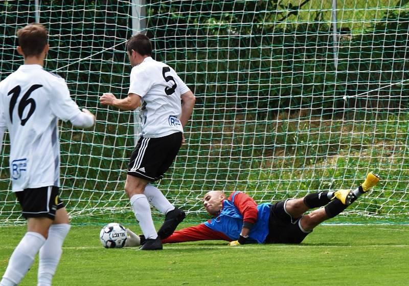 Fotbalová I.B třída: Sousedovice - Lhenice 1:2 (1:1).