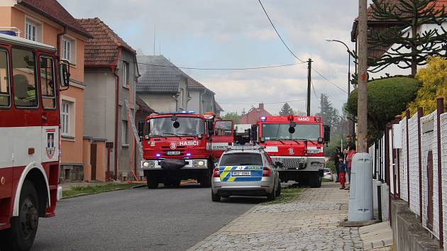 Ve Strakonicích hořelo v podkroví rodinného domu.