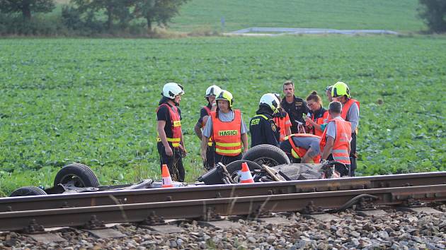 Tragická nehoda na vlakovém přejezdu u Sedlíkovic na Strakonicku.