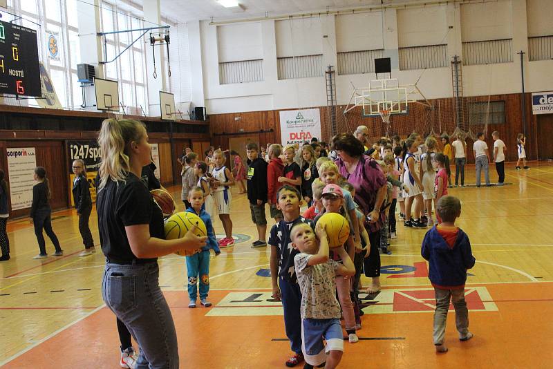 Superfinále zakončilo ročník Školské ligy v basketbale.