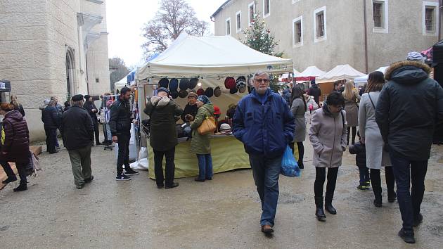 Vánoční trhy na zámku v Blatné.