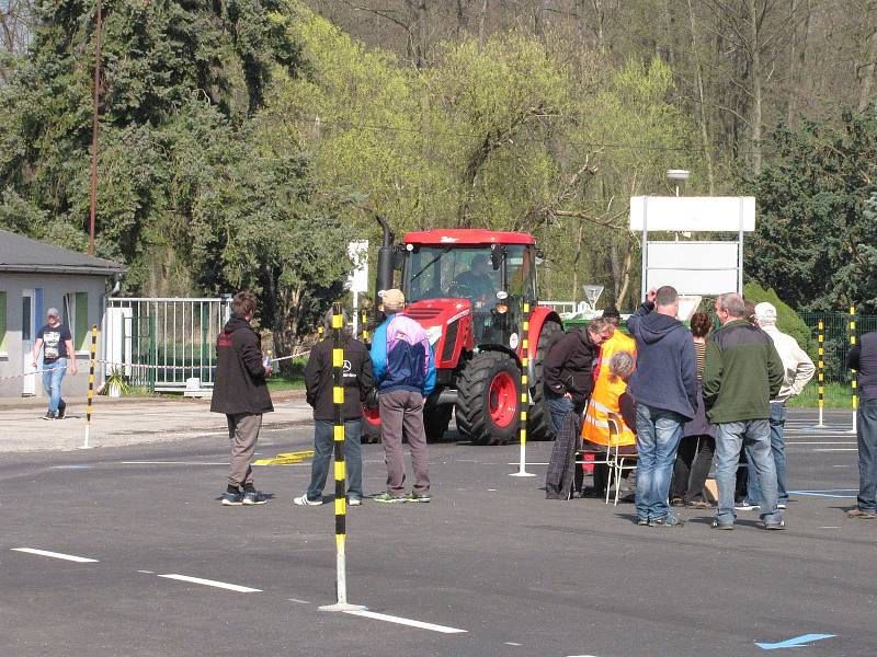 Nová plocha nádvoří umožnila soutěžní prvky umístit tentokrát jinak než v předchozích letech. Trať byla technicky náročnější a pořádně některé závodníky potrápila.