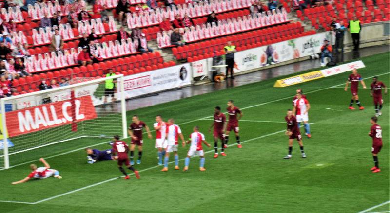 Fanoušci Slávie Praha ze Strakonicka vyrazili do Edenu slavit titul.