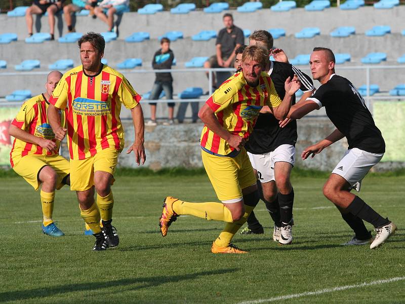 Jan Zušťák hattrickem zařídil výhru Junioru Strakonice nad Lokomotivou České Budějovice 3:1.