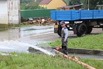 Přívalové deště přinesly ze čtvrtka 6. na pátek 7. června 2019 do Bílska velkou vodu a bahno.